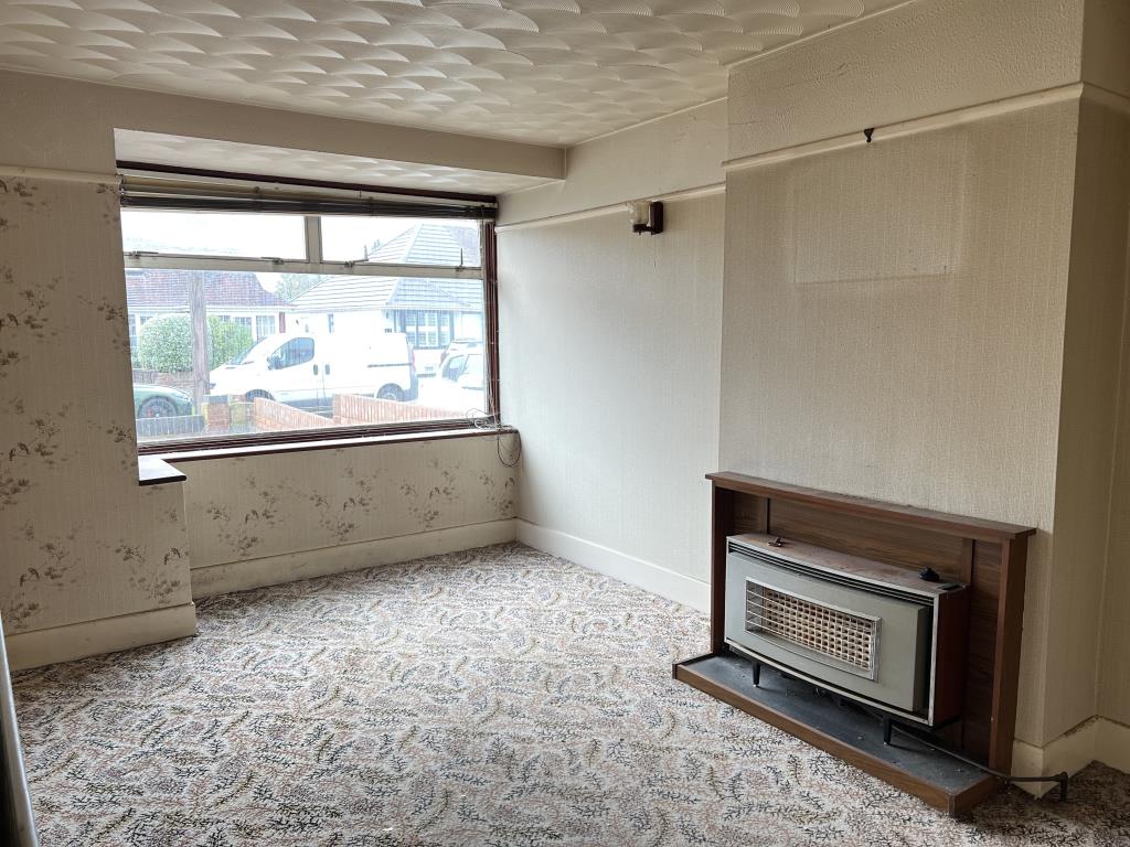 Lot: 138 - BUNGALOW FOR IMPROVEMENT - Living Room